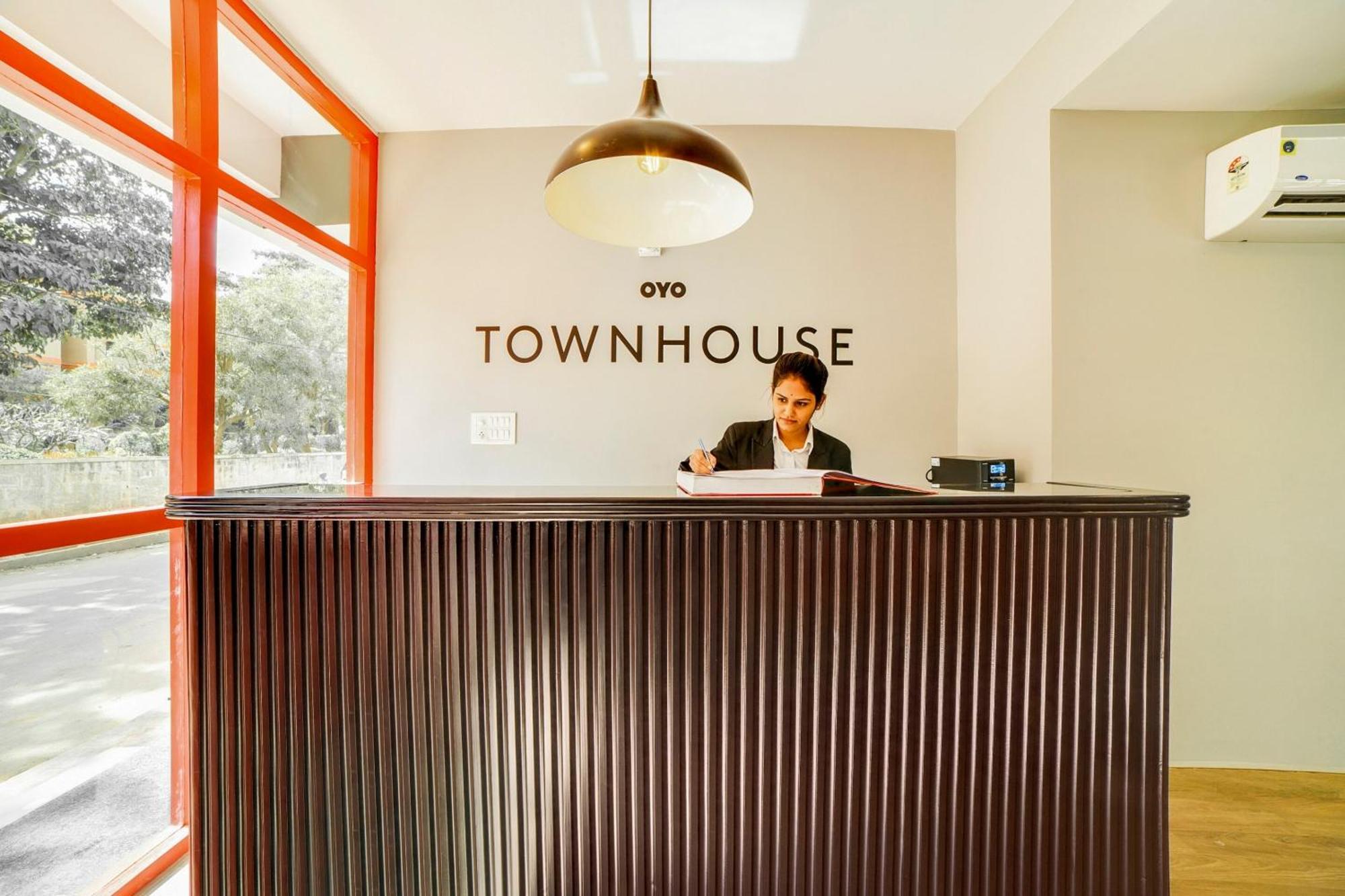 Townhouse Sarvar Hospitality Near Ascendas Park Square Mall Bangalore Ngoại thất bức ảnh